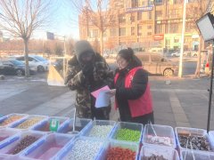 網格員對轄區內食物經營單位開展日常放哨